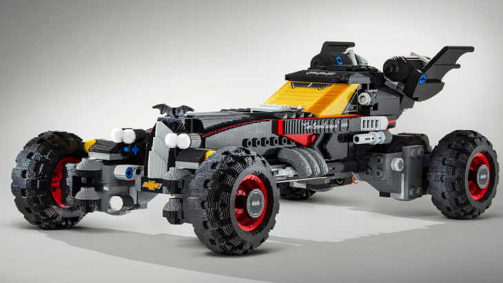 Бэтмобиль Chevrolet из LEGO