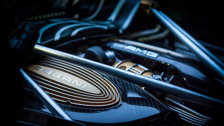 Очередной тизер Pagani Huayra Roadster Очередной тизер Pagani Huayra Roadster