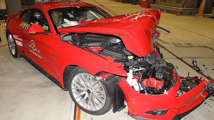 Ford Mustang после краш-теста