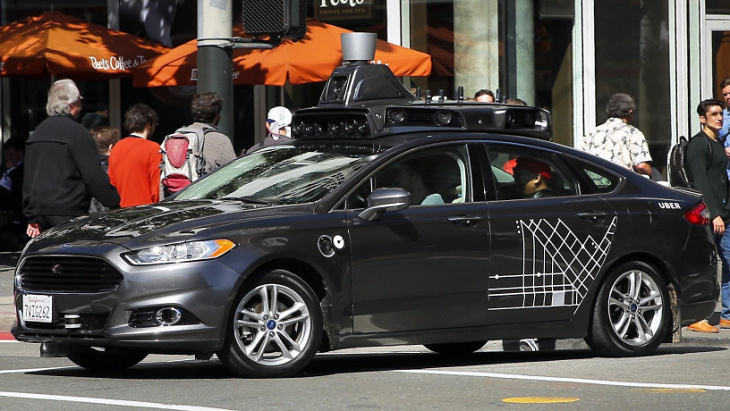 Автопилотируемый автомобиль такси Uber