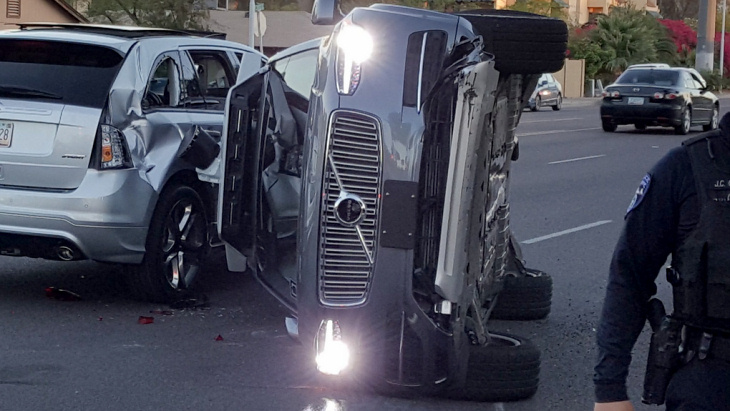 Volvo XC9 после аварии