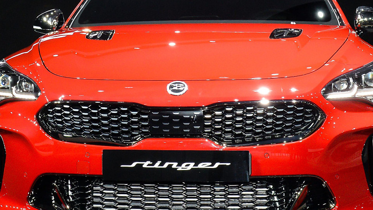 Kia Stinger E на автосалоне в Сеуле