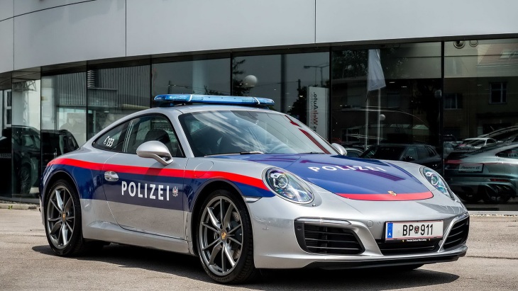 Полицейский Porsche 911 Carrera