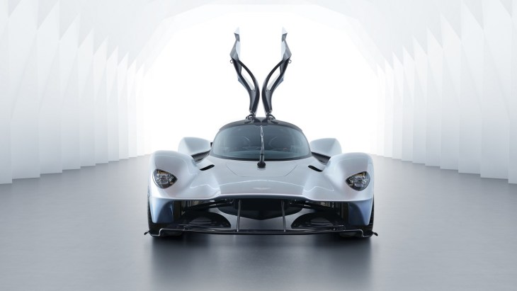 Предсерийный гиперкар Aston Martin Valkyrie