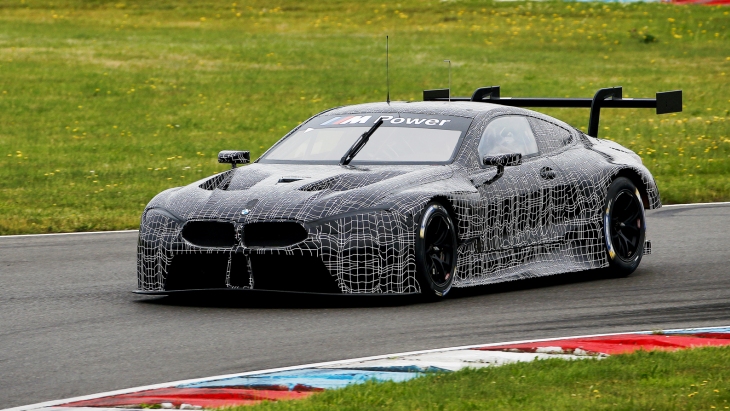Тестовый прототип гоночного купе BMW M8 GTE