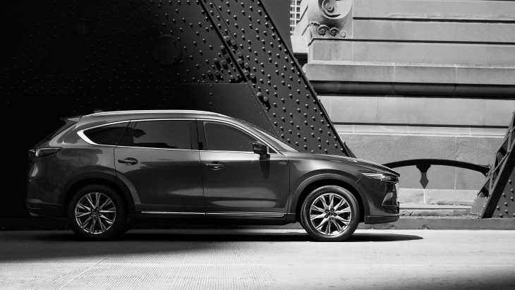 Семиместный кроссовер Mazda CX-8