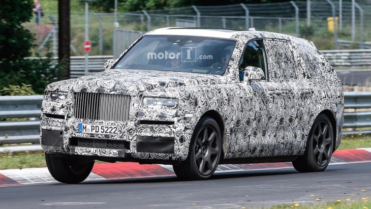 Rolls-Royce Cullinan на Нюрбургринге