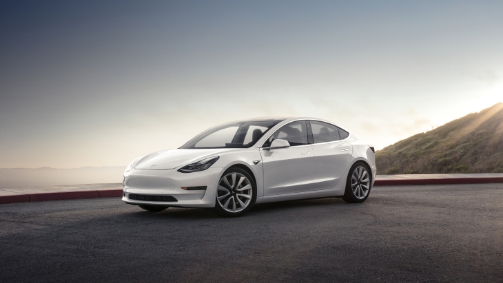 Серийный электрокар Tesla Model 3