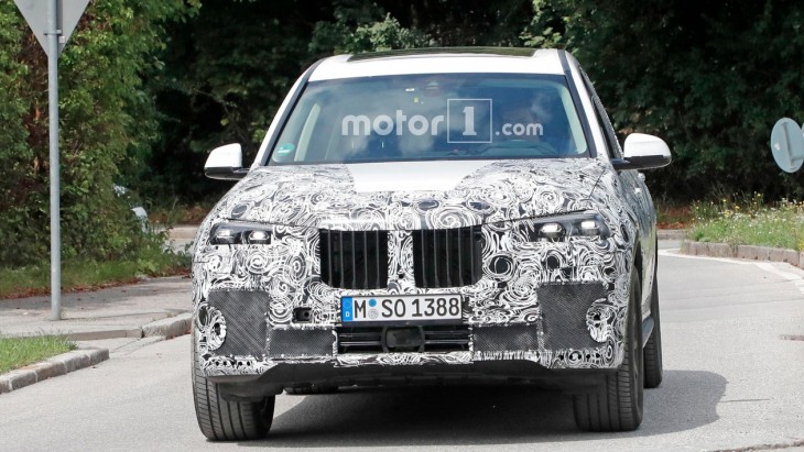 Тестовый прототип внедорожника BMW X7 Тестовый прототип внедорожника BMW X7