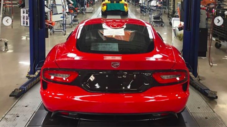 Последний Dodge Viper на конвейере Последний Dodge Viper на конвейере