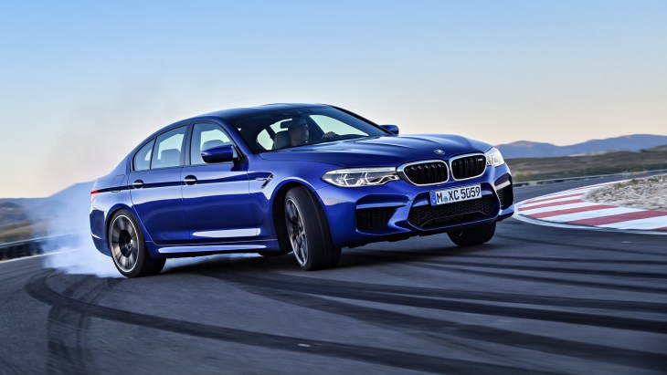 «Заряженный» седан BMW M5 нового поколения F90