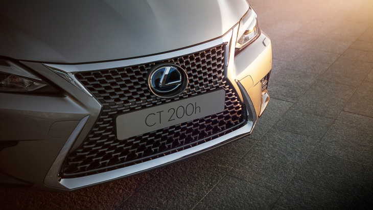 Обновлённый гибридный хэтчбек Lexus CT 200h 2018 модельного года