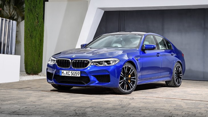 «Заряженный» седан BMW M5 нового поколения F90