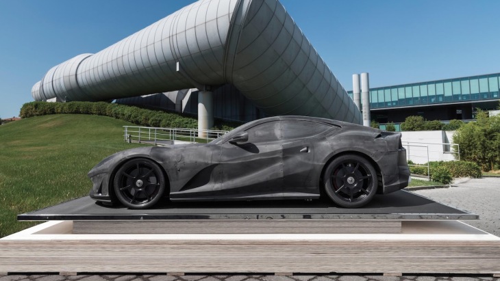 Производственный макет Ferrari 812 Superfast Производственный макет Ferrari 812 Superfast