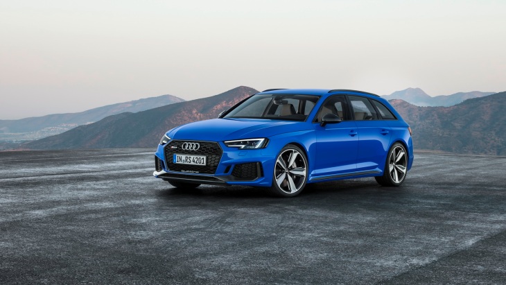 «Заряженный» универсал Audi RS4 Avant нового поколения