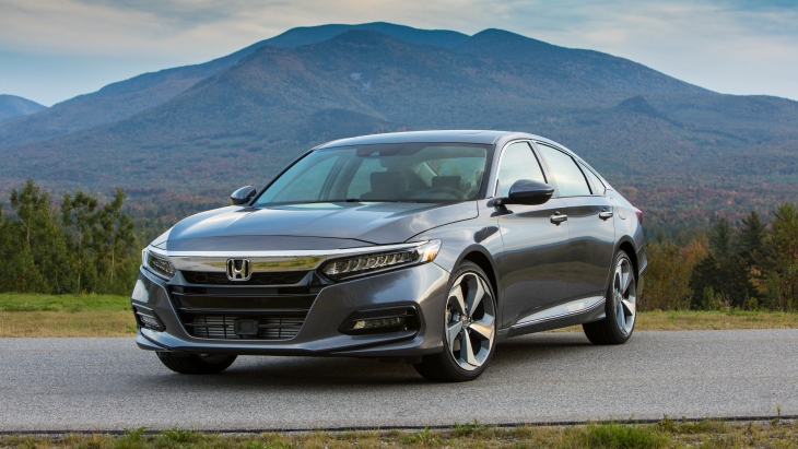 Седан Honda Accord нового поколения