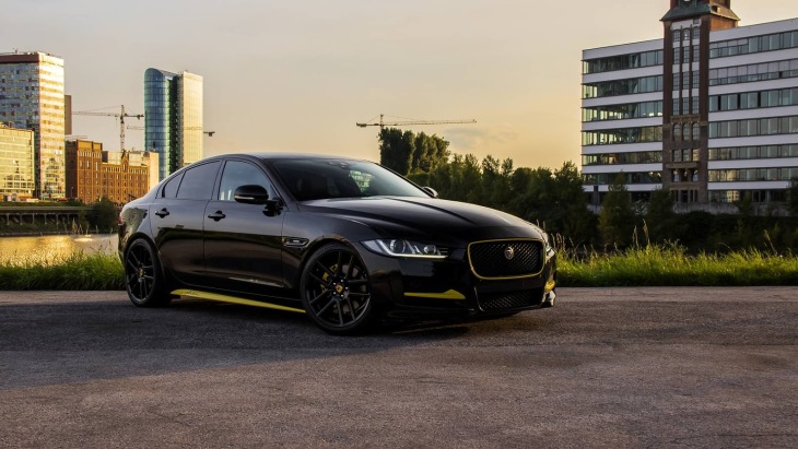 Модернизированный седан Jaguar XE by Arden