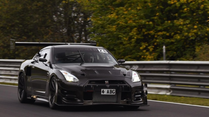 Модернизированное купе LM1 RS GT-R (Nissan GT-R by Litchfield)