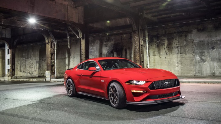 Купе Ford Mustang GT с пакетом Performance Pack Level 2