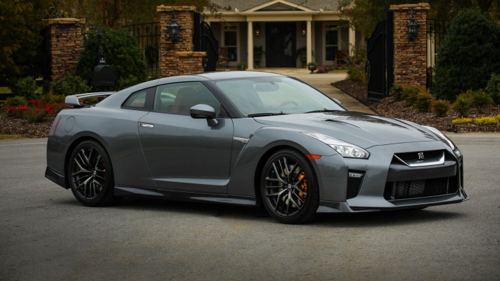 Купе Nissan GT-R Pure (R35) Купе Nissan GT-R Pure (R35)