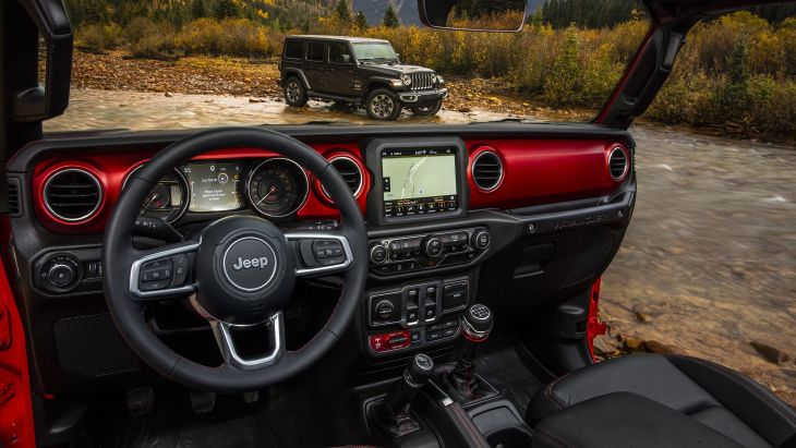 Интерьер внедорожника Jeep Wrangler нового поколения
