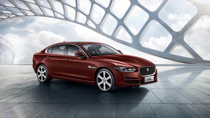 Удлиненный седан Jaguar XE L