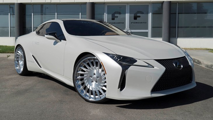 Купе Lexus LC500 на колёсах Forgiato