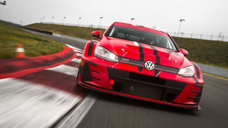 Обновлённый Volkswagen Golf GTI TCR 2018 года Обновлённый Volkswagen Golf GTI TCR 2018 года