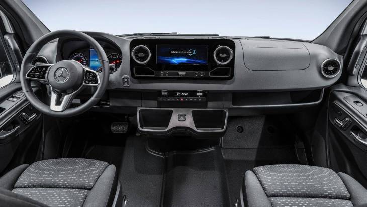 Интерьер фургона Mercedes-Benz Sprinter нового поколения