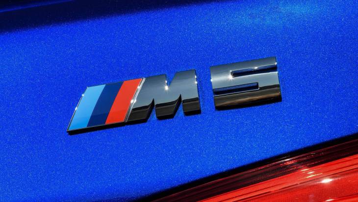 «Заряженный» BMW M5 нового поколения F90