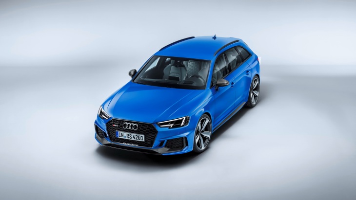«Заряженный» универсал Audi RS4 Avant нового поколения B9