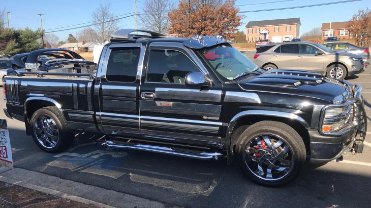 Тюнингованный пикап Chevrolet Silverado 1500