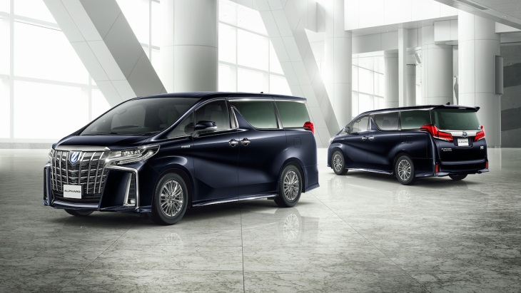 Обновлённый минивэн Toyota Alphard 2018 модельного года