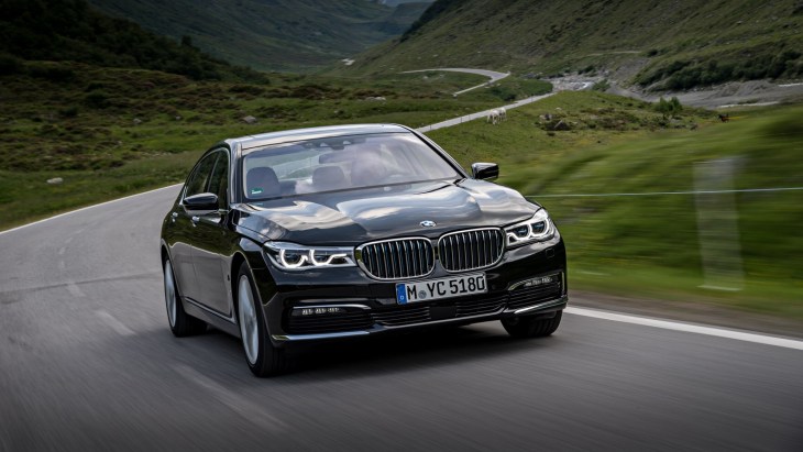Гибридный седан BMW 740e iPerformance