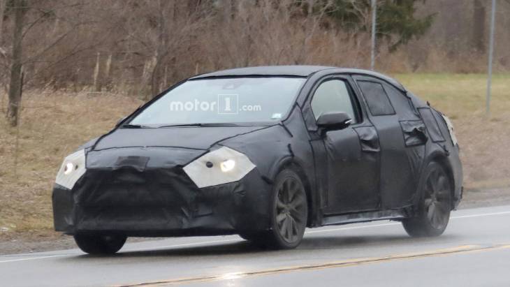 Тестовый прототип седана Toyota Corolla нового поколения Тестовый прототип седана Toyota Corolla нового поколения