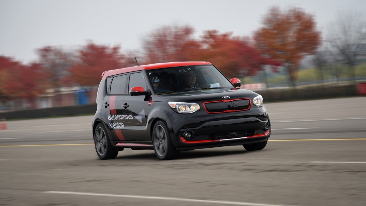 KIA Soul с системами автономного управления KIA Soul с системами автономного управления