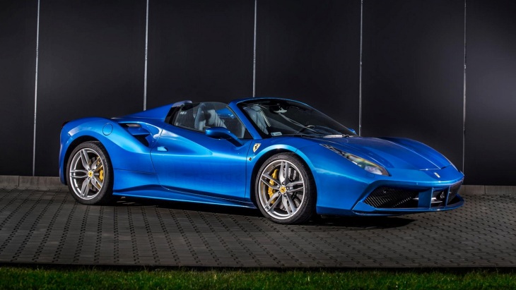 Родстер Ferrari 488 Spider by Carlex Design Родстер Ferrari 488 Spider by Carlex Design