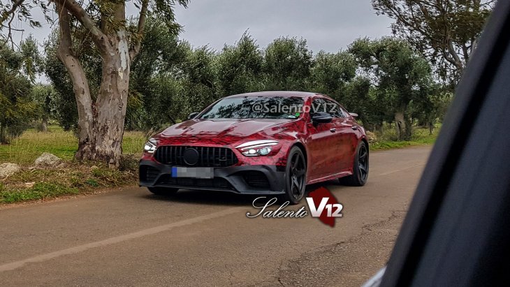 4-дверный суперкар Mercedes-AMG GT Sedan