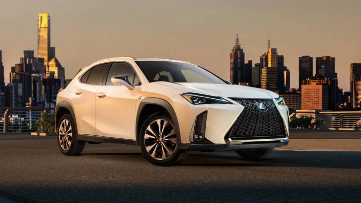 Серийный кроссовер Lexus UX