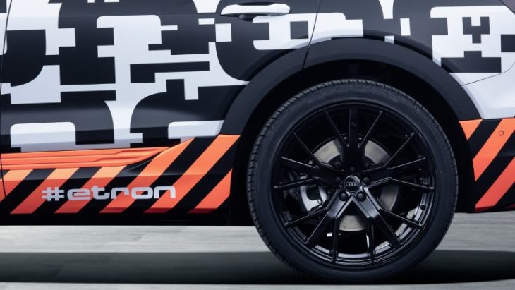Электрический кроссовер Audi E-Tron