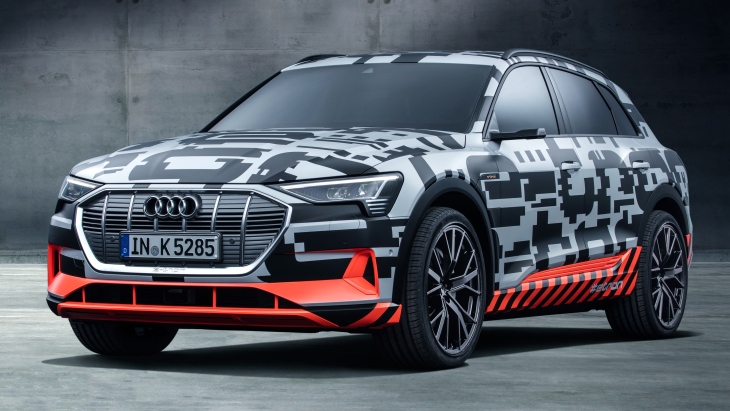 Электрический кроссовер Audi e-tron prototype