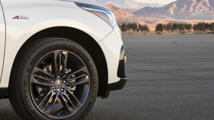 Официальный тизер внедорожника Acura RDX нового поколения Официальный тизер внедорожника Acura RDX нового поколения