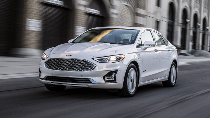 Обновлённый седан Ford Fusion 2019 модельного года