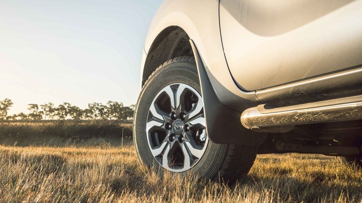 Тизер обновлённого пикапа Mazda BT-50 Тизер обновлённого пикапа Mazda BT-50