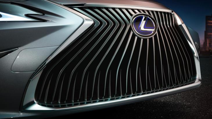 Тизер седана Lexus ES нового поколения Тизер седана Lexus ES нового поколения