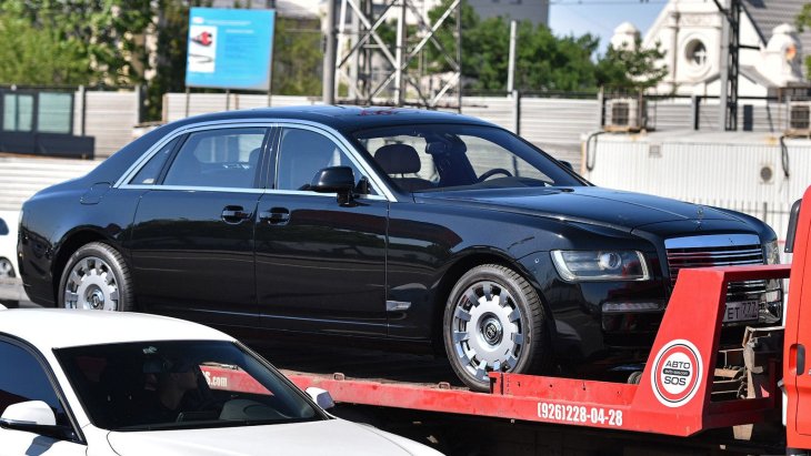 Модифицированный представительский седан ЗИЛ/Rolls-Royce Модифицированный представительский седан ЗИЛ/Rolls-Royce