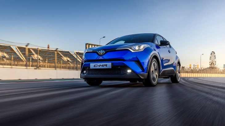 Компактный кроссовер Toyota C-HR