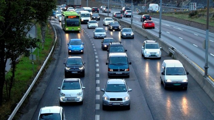 Но темп роста продаж новых автомобилей продолжает снижаться