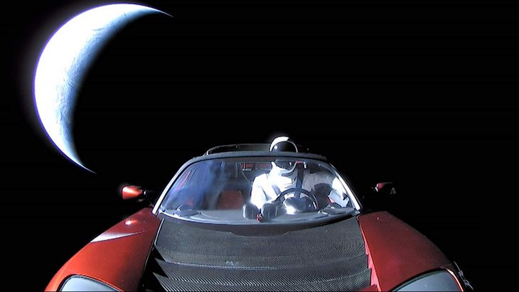 Tesla Roadster в космосе