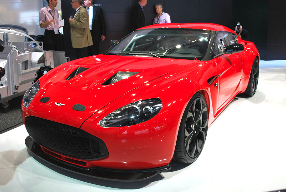 Aston Martin v12 Red